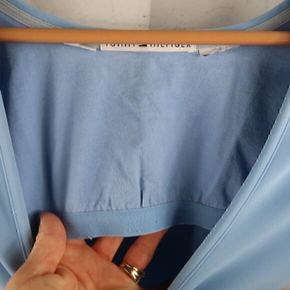 TOMMY HILFIGER LIGHT BLUE STRETCH SHORT SLEEVE WORK OUT TOP WITH BUILT IN BRA - Picture 7 of 9